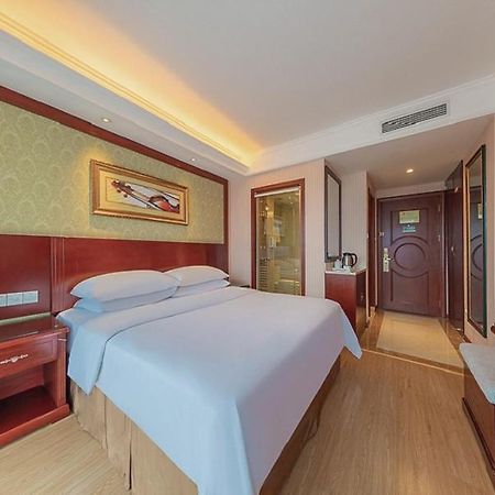 Yichang Vienna Hotel Wanda Branch Екстериор снимка