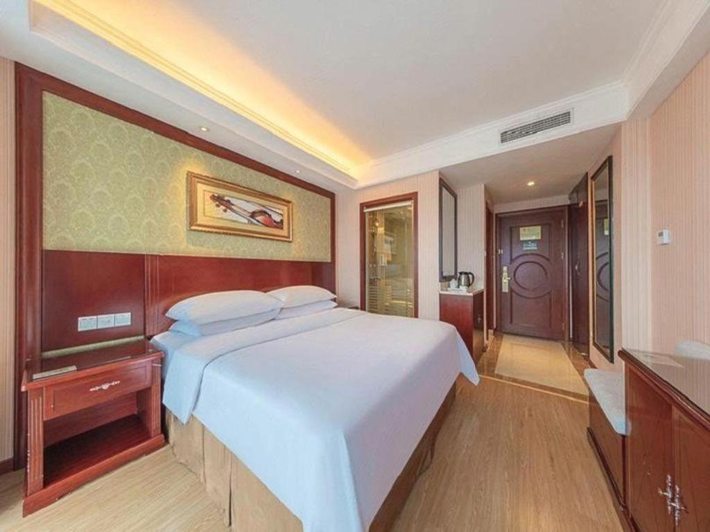 Yichang Vienna Hotel Wanda Branch Екстериор снимка
