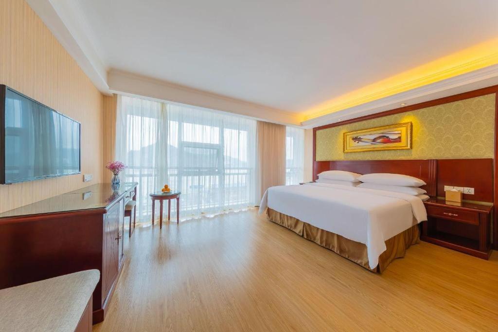 Yichang Vienna Hotel Wanda Branch Екстериор снимка