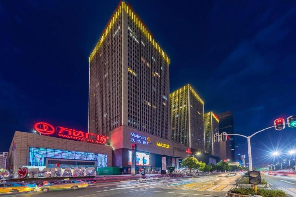 Yichang Vienna Hotel Wanda Branch Екстериор снимка