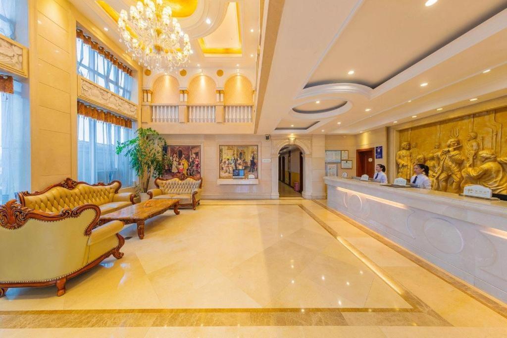 Yichang Vienna Hotel Wanda Branch Екстериор снимка
