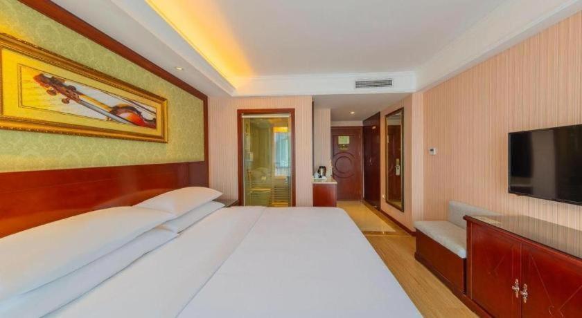 Yichang Vienna Hotel Wanda Branch Екстериор снимка