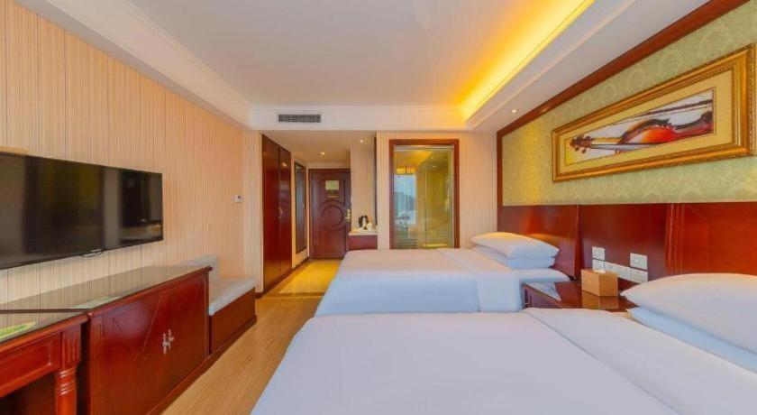 Yichang Vienna Hotel Wanda Branch Екстериор снимка