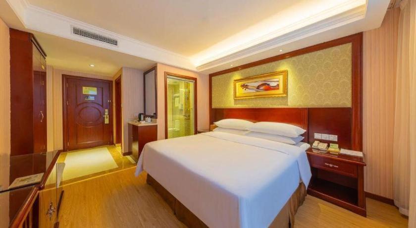 Yichang Vienna Hotel Wanda Branch Екстериор снимка