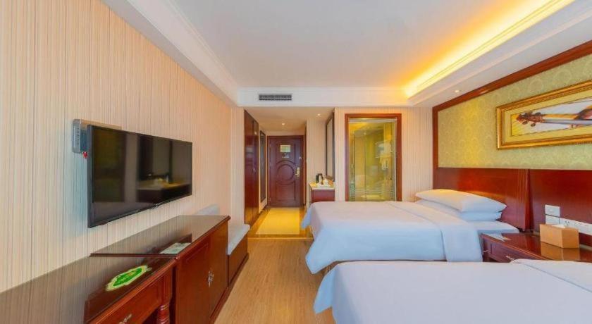 Yichang Vienna Hotel Wanda Branch Екстериор снимка