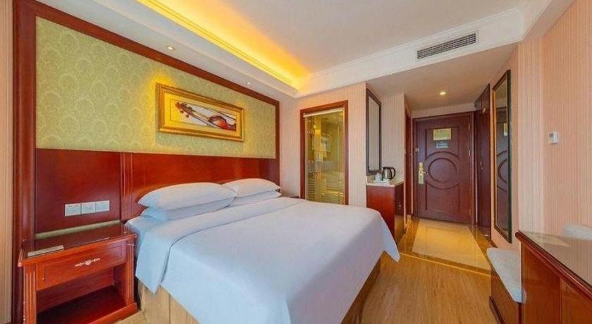 Yichang Vienna Hotel Wanda Branch Екстериор снимка