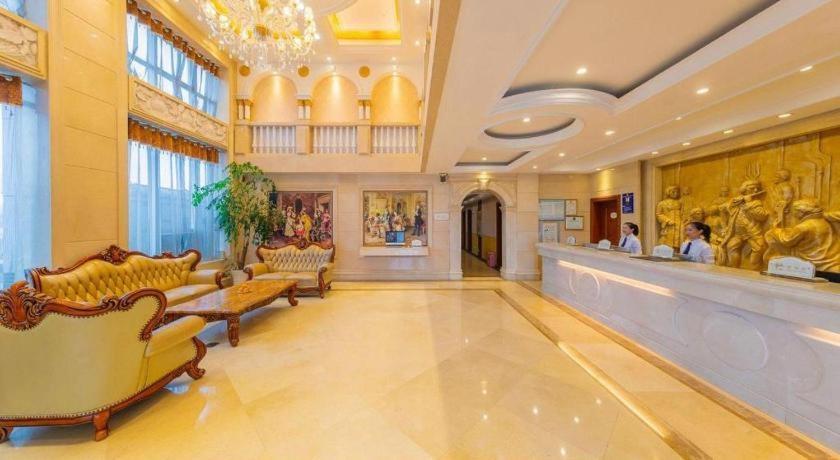 Yichang Vienna Hotel Wanda Branch Екстериор снимка