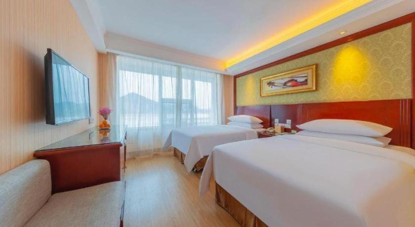 Yichang Vienna Hotel Wanda Branch Екстериор снимка