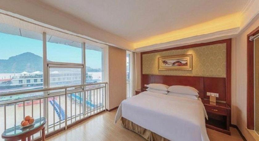 Yichang Vienna Hotel Wanda Branch Екстериор снимка